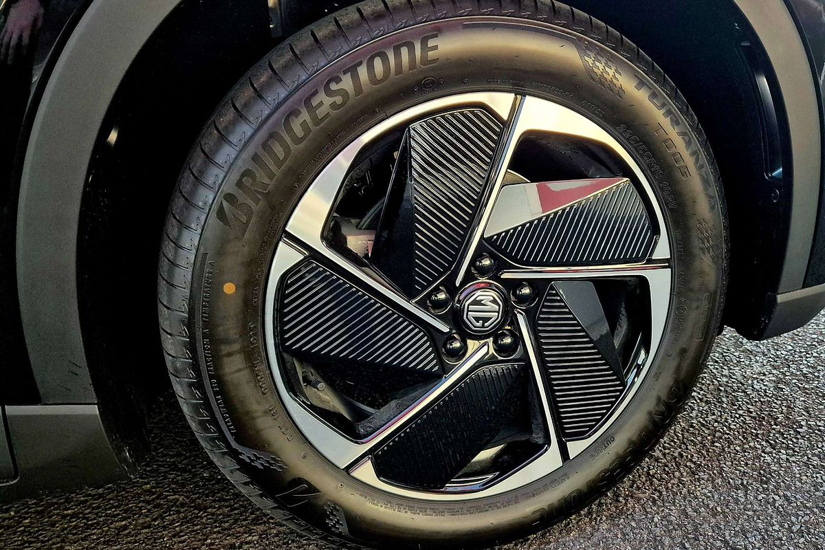 2025 MG MGS5 EV Essence 62 ZS3EM
