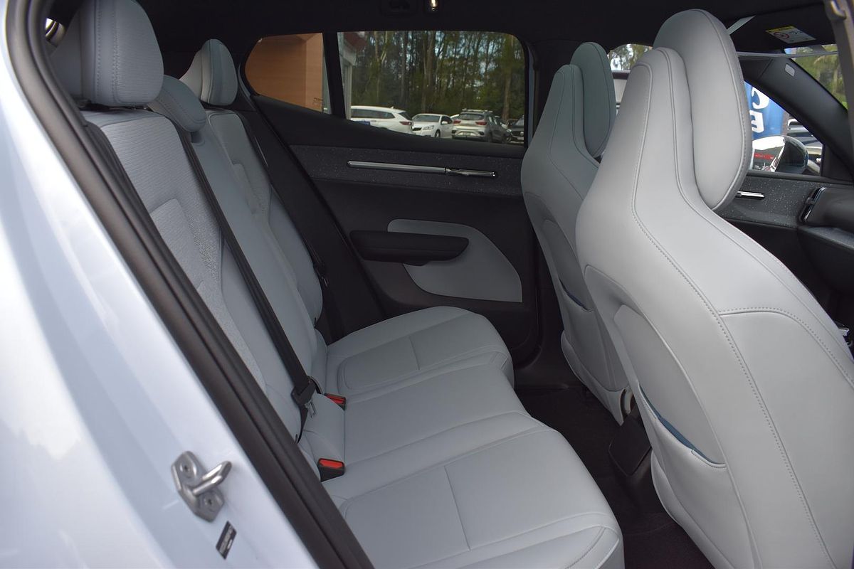 2024 Volvo EX30 Single Motor Extended Range Plus