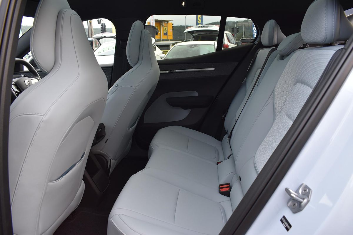 2024 Volvo EX30 Single Motor Extended Range Plus