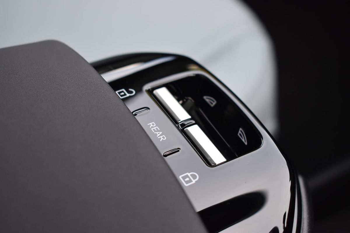 2024 Volvo EX30 Single Motor Extended Range Plus