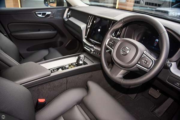 2024 Volvo XC60 Plus B5