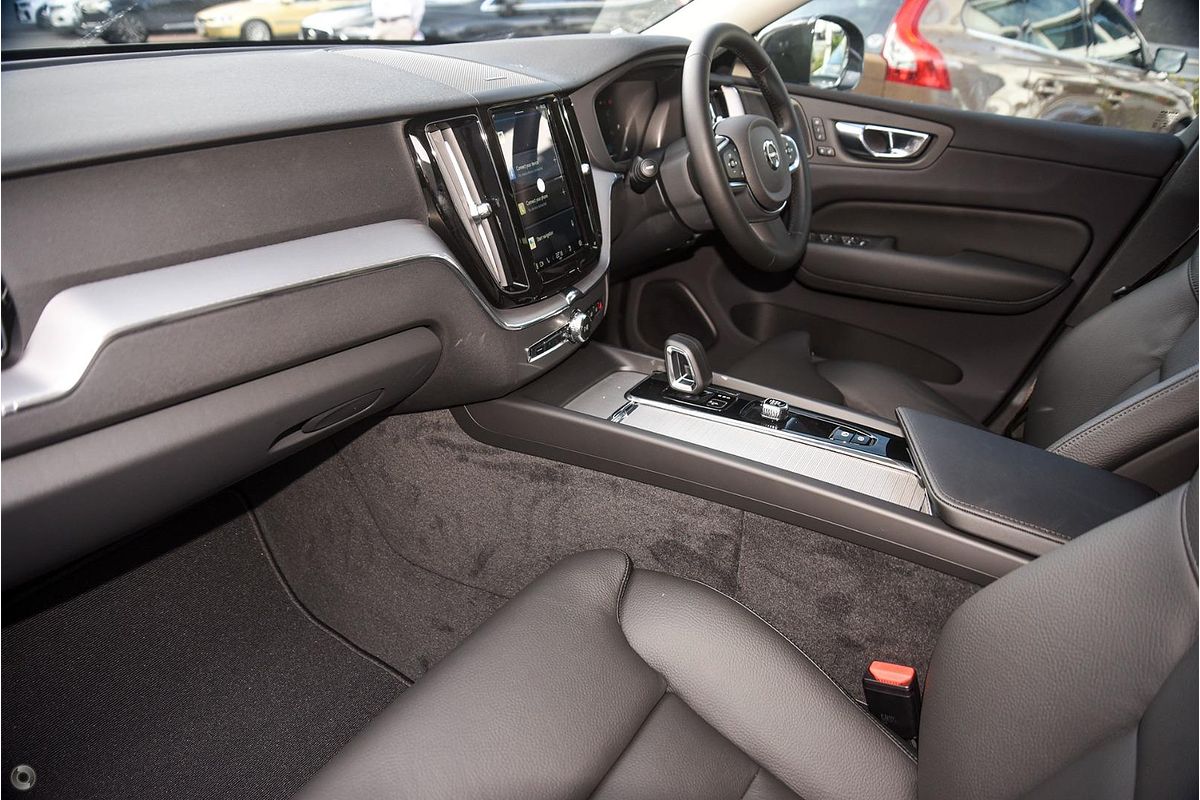2024 Volvo XC60 Plus B5