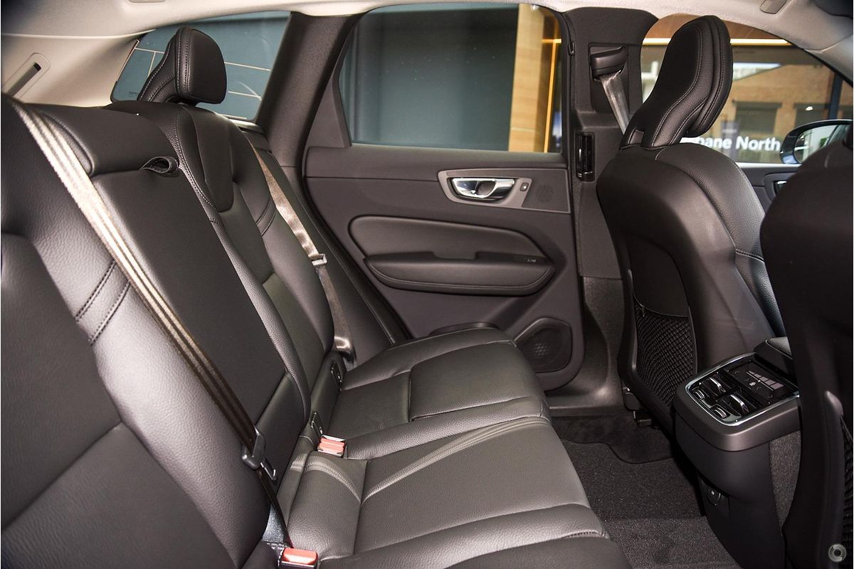 2024 Volvo XC60 Plus B5