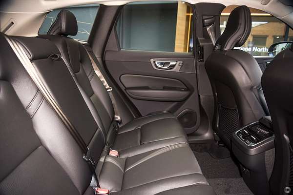 2024 Volvo XC60 Plus B5