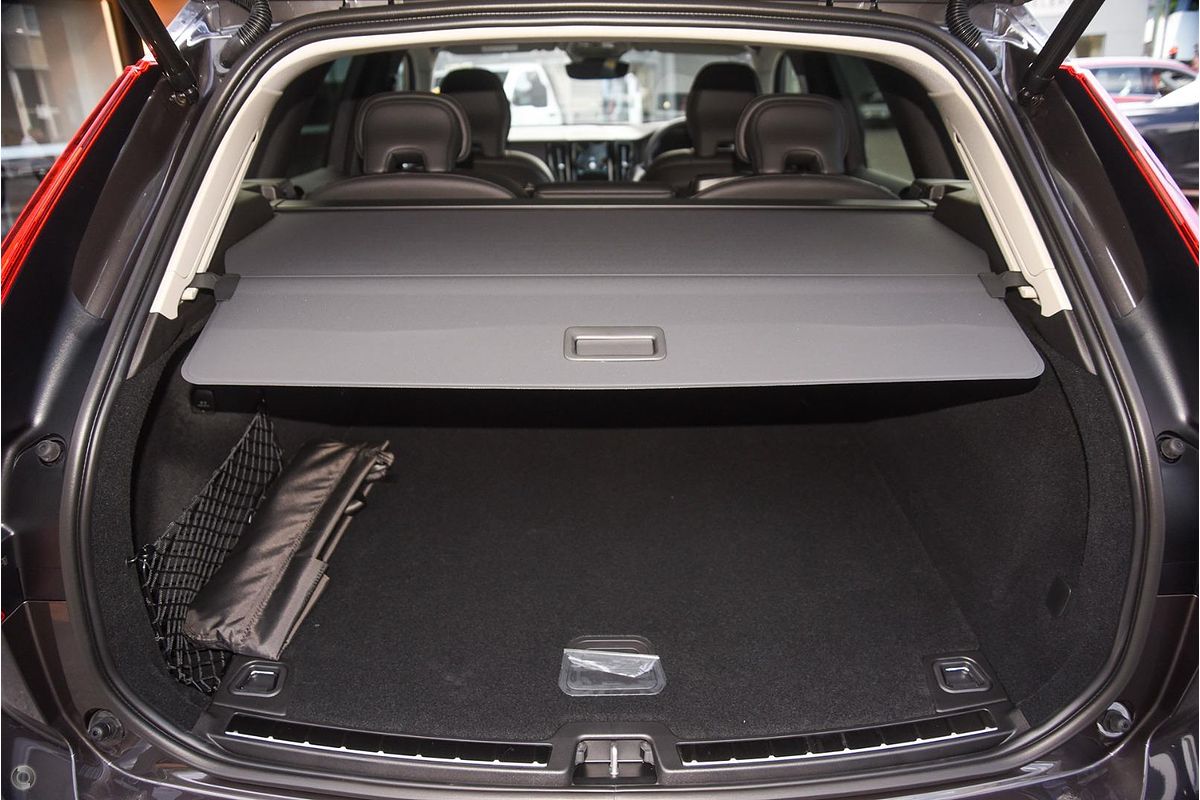 2024 Volvo XC60 Plus B5