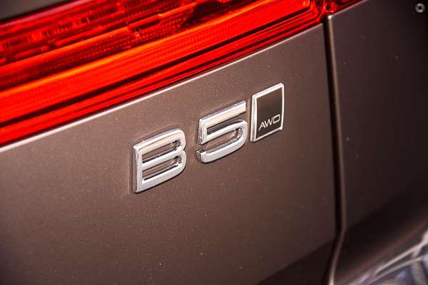 2024 Volvo XC60 Plus B5