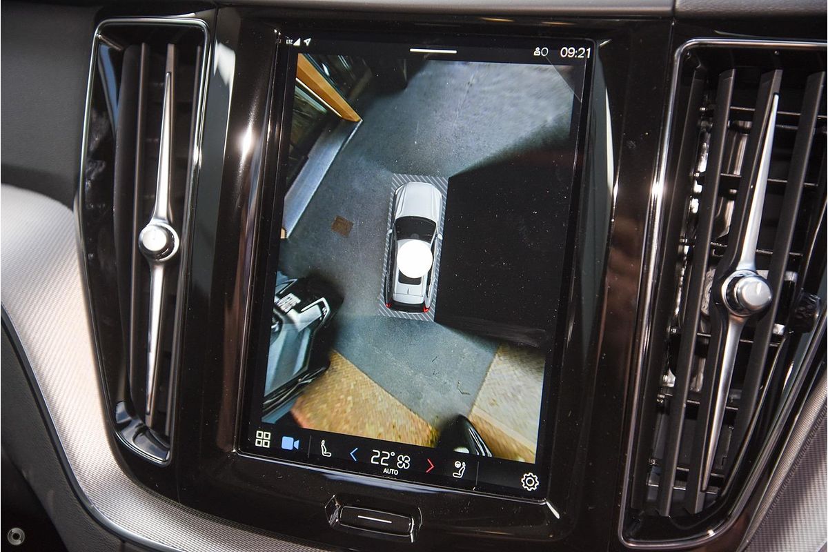 2024 Volvo XC60 Plus B5