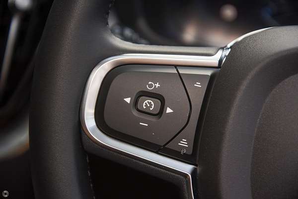 2024 Volvo XC60 Plus B5