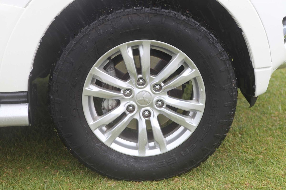 2016 Mitsubishi Pajero GLS NX