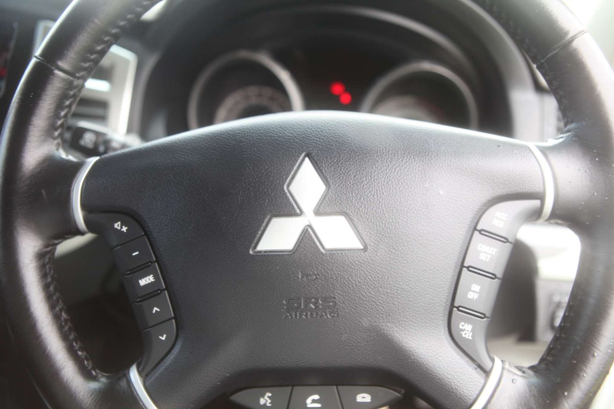 2016 Mitsubishi Pajero GLS NX