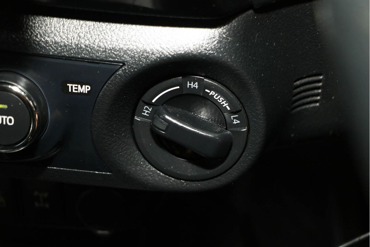 2015 Toyota Hilux SR5 GUN126R 4X4