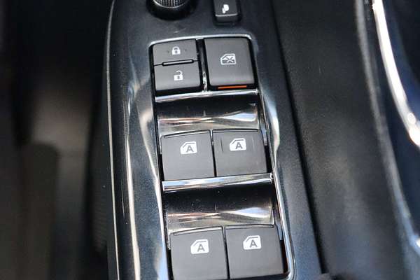 2024 Toyota Hilux SR5 GUN126R 4X4