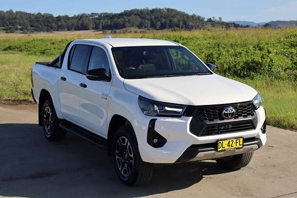 2024 Toyota Hilux SR5 GUN126R 4X4