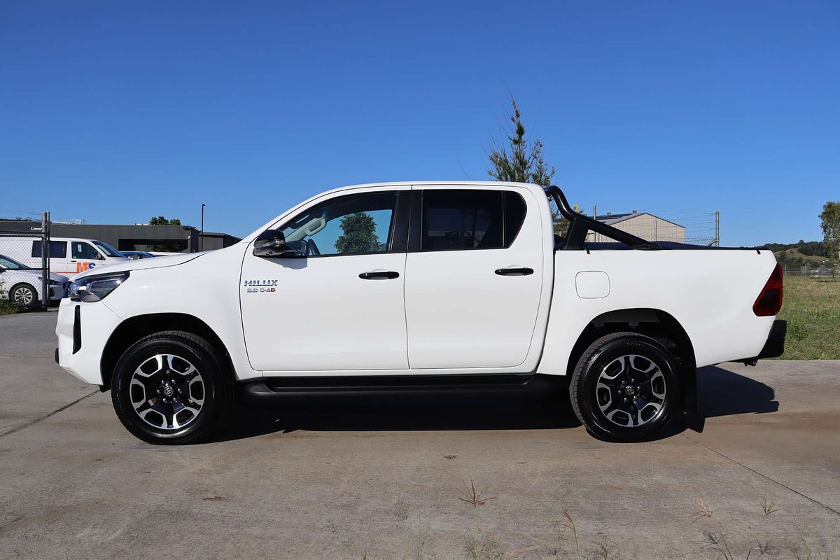 2024 Toyota Hilux SR5 GUN126R 4X4