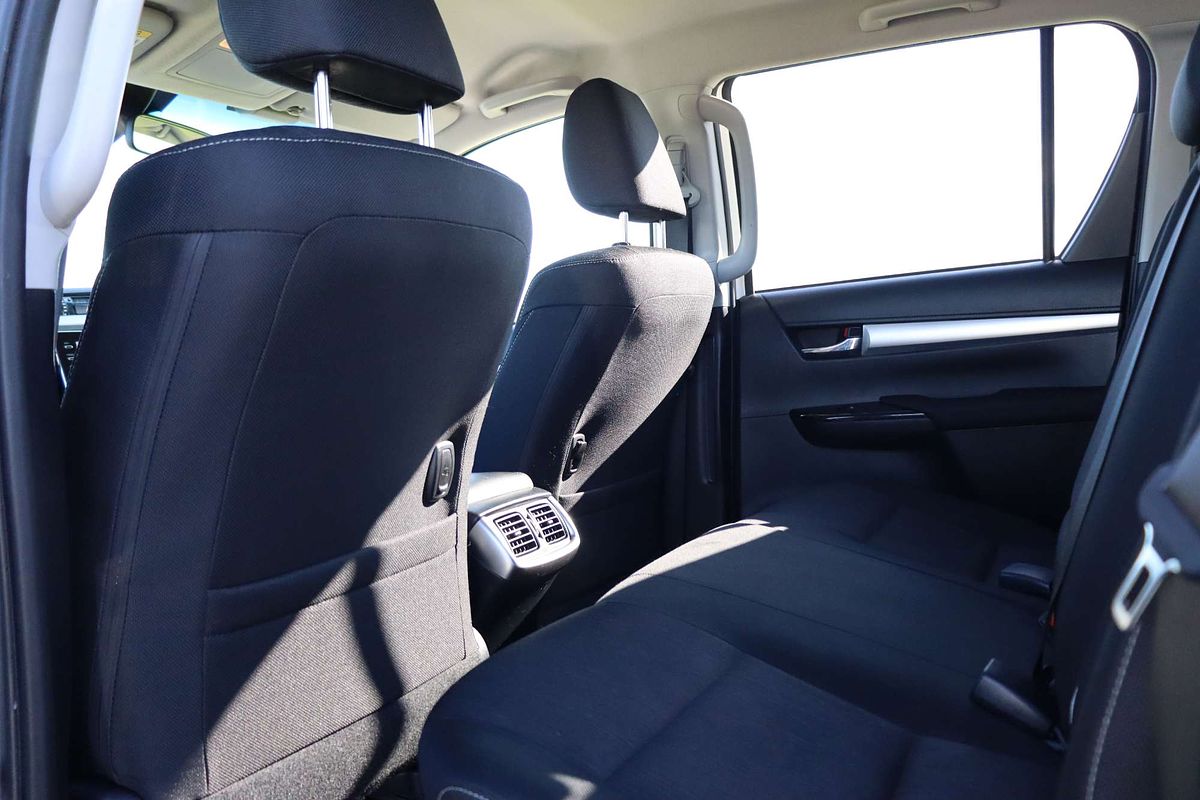 2024 Toyota Hilux SR5 GUN126R 4X4