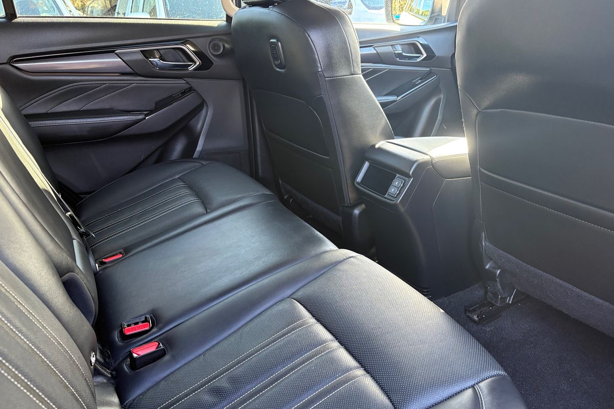 2023 Isuzu MU-X LS-T
