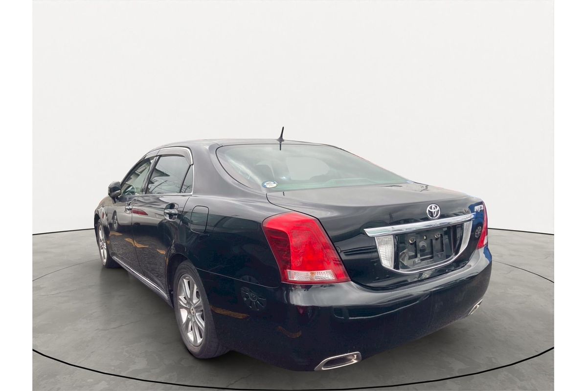 2010 Toyota Crown Majesta A-type URS206