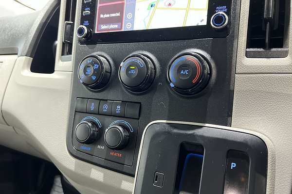 2022 Toyota Hiace Commuter GDH322R