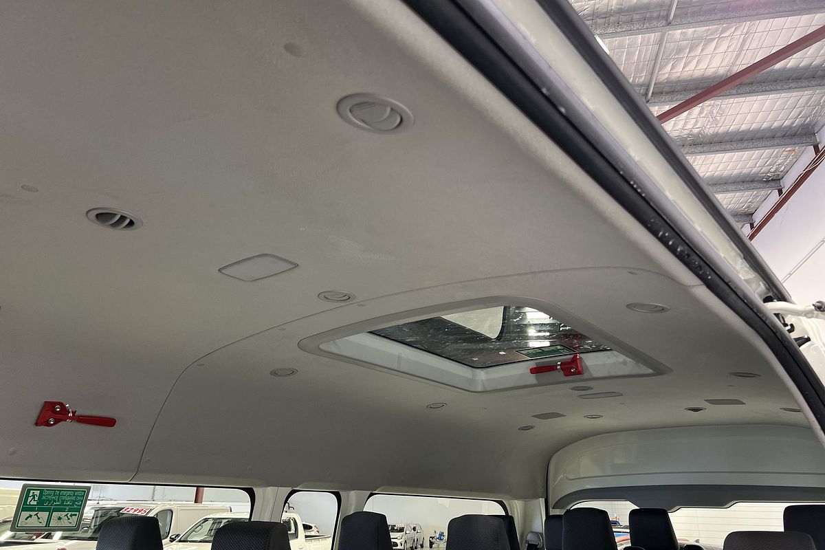 2022 Toyota Hiace Commuter GDH322R