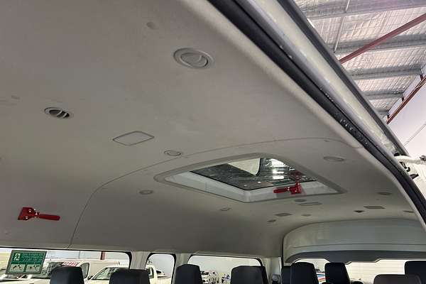 2022 Toyota Hiace Commuter GDH322R