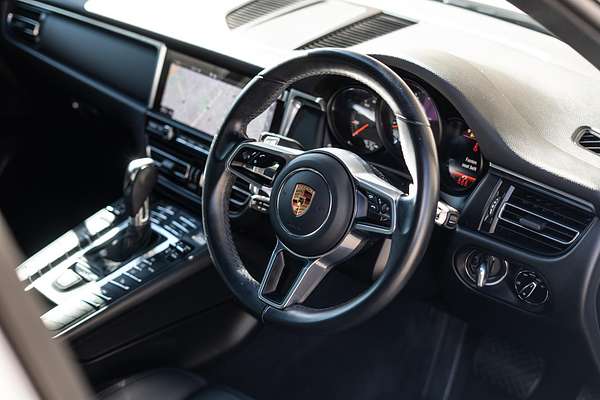 2021 Porsche Macan 95B