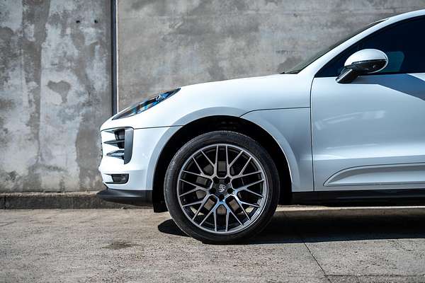 2021 Porsche Macan 95B