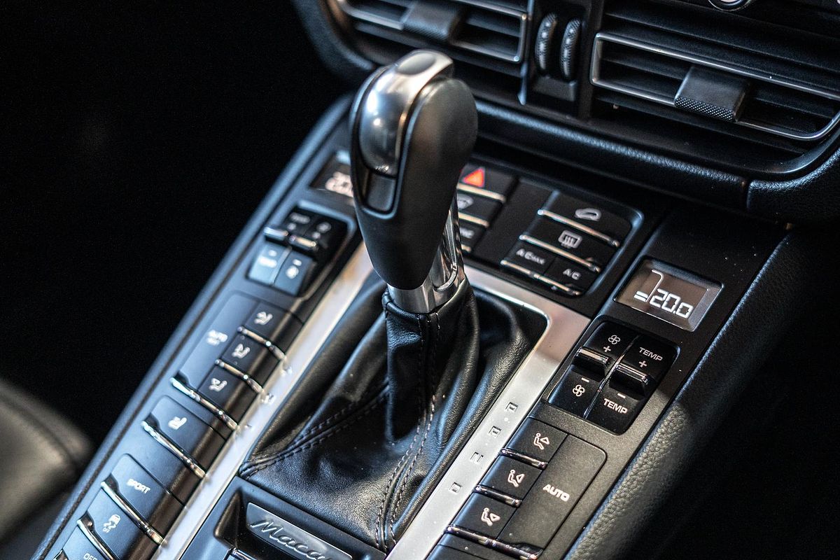 2021 Porsche Macan 95B
