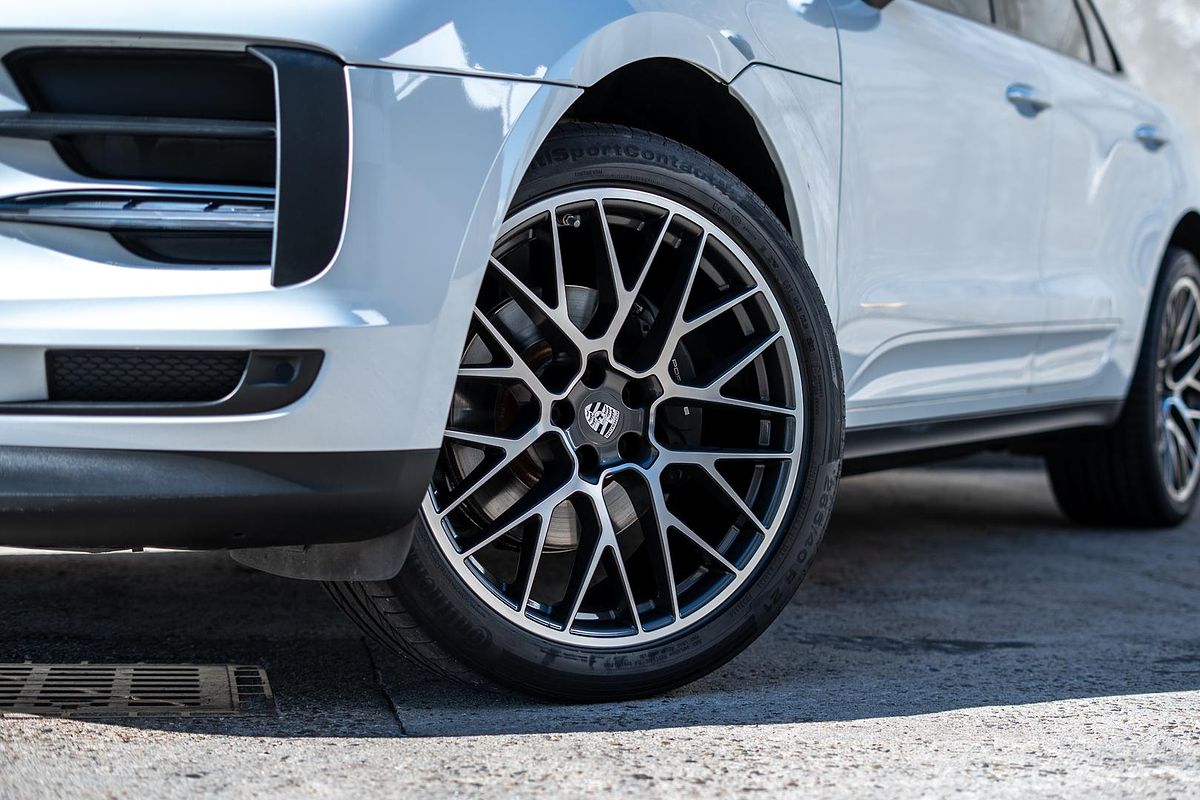2021 Porsche Macan 95B