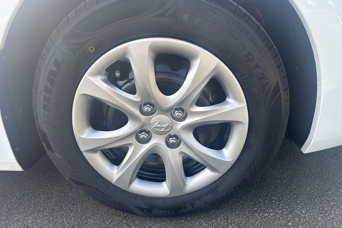 2014 Hyundai Accent Active RB2