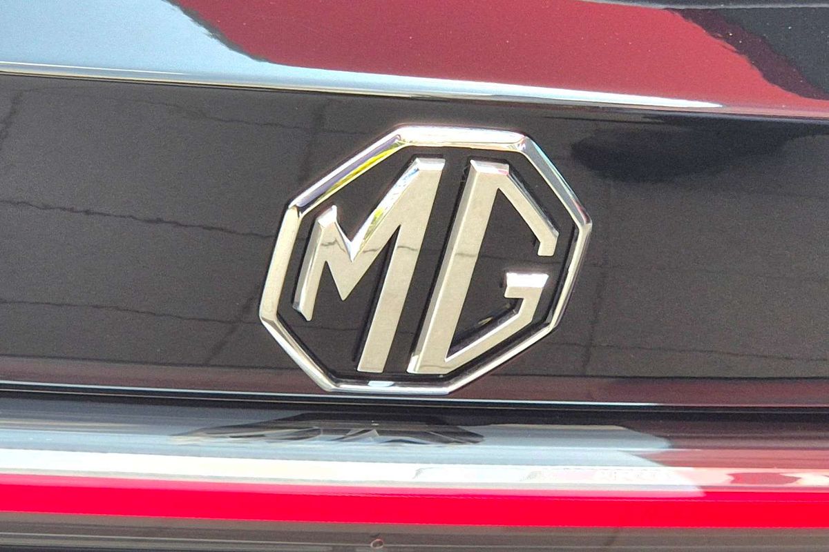 2025 MG HS Excite AS33