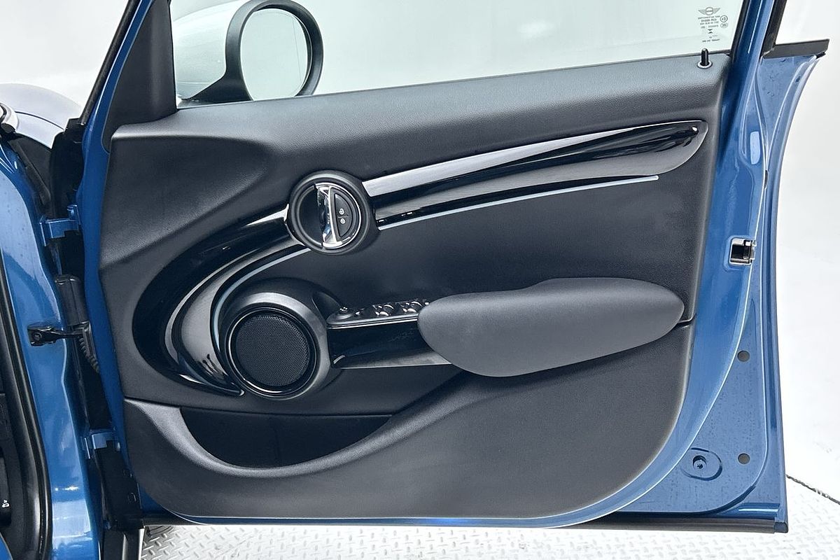 2023 MINI Hatch Cooper S Classic F55 LCI-2