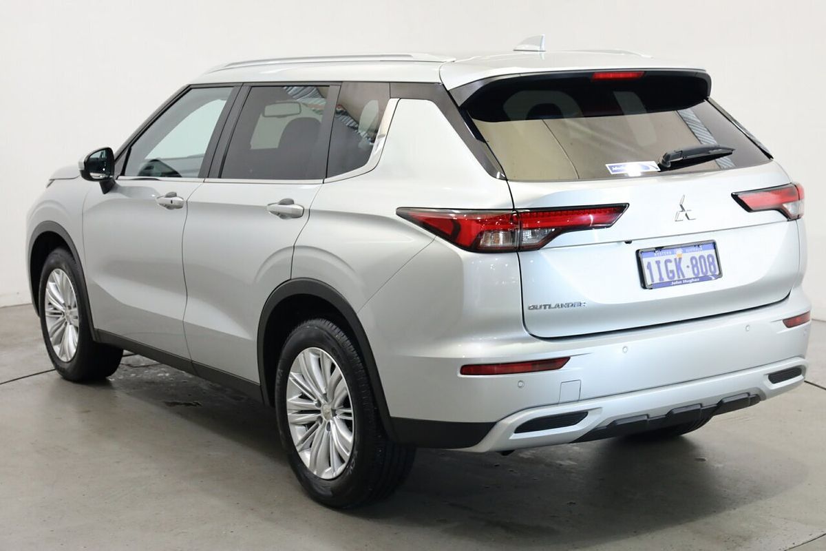 2024 Mitsubishi Outlander LS ZM