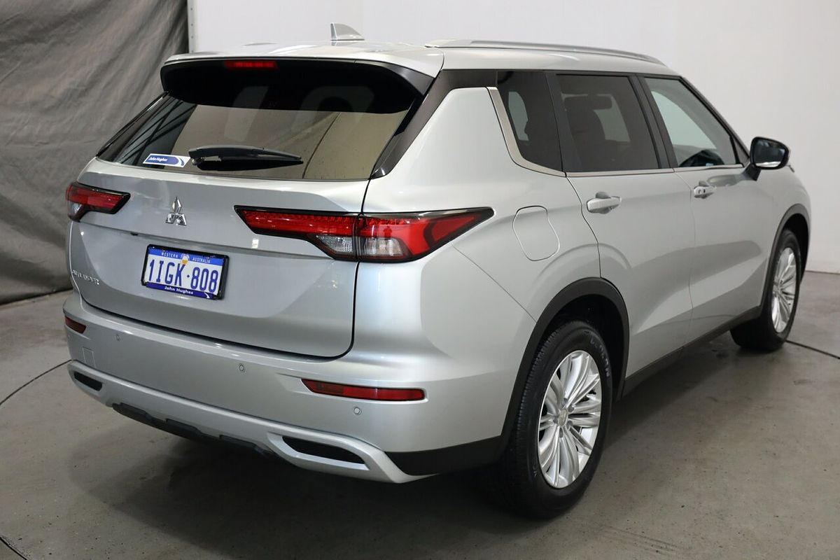2024 Mitsubishi Outlander LS ZM