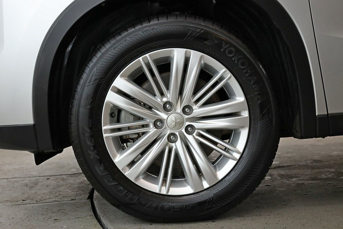 2024 Mitsubishi Outlander LS ZM