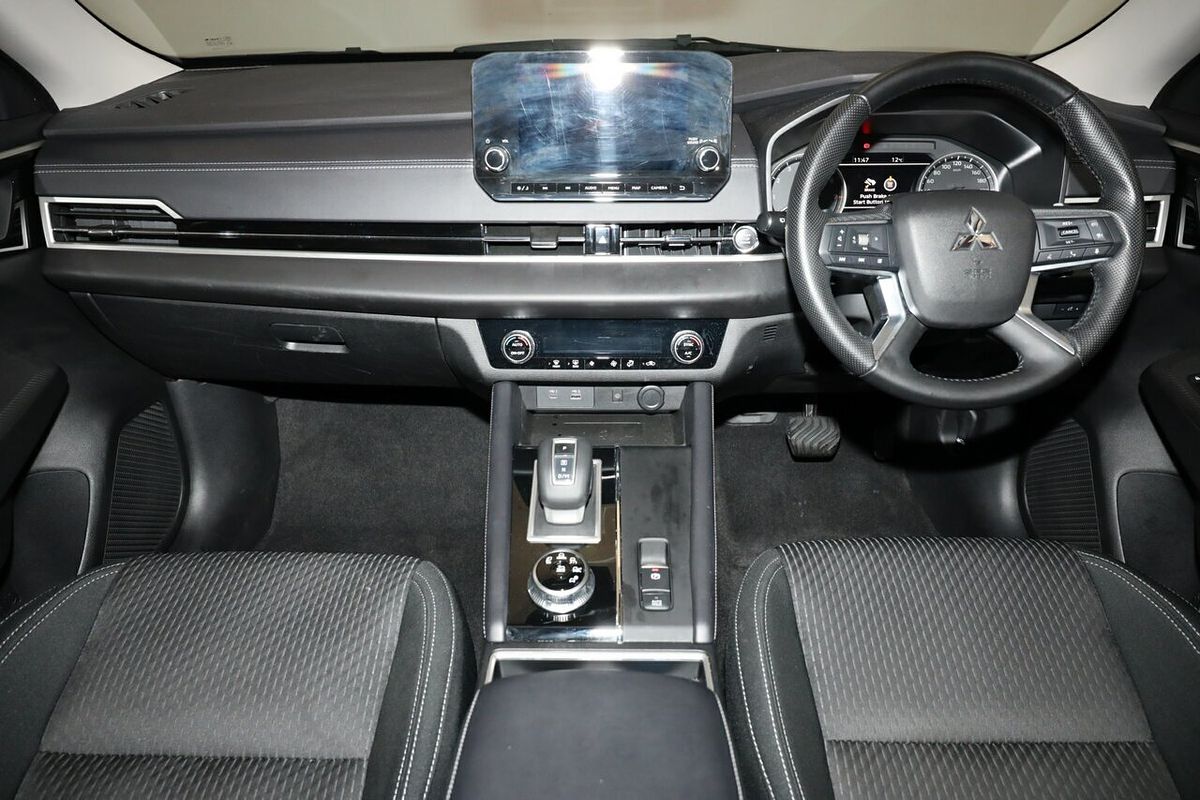 2024 Mitsubishi Outlander LS ZM
