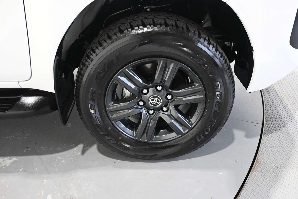 2024 Toyota Hilux SR GUN126R 4X4