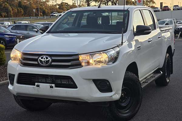 2016 Toyota Hilux SR GUN126R 4X4