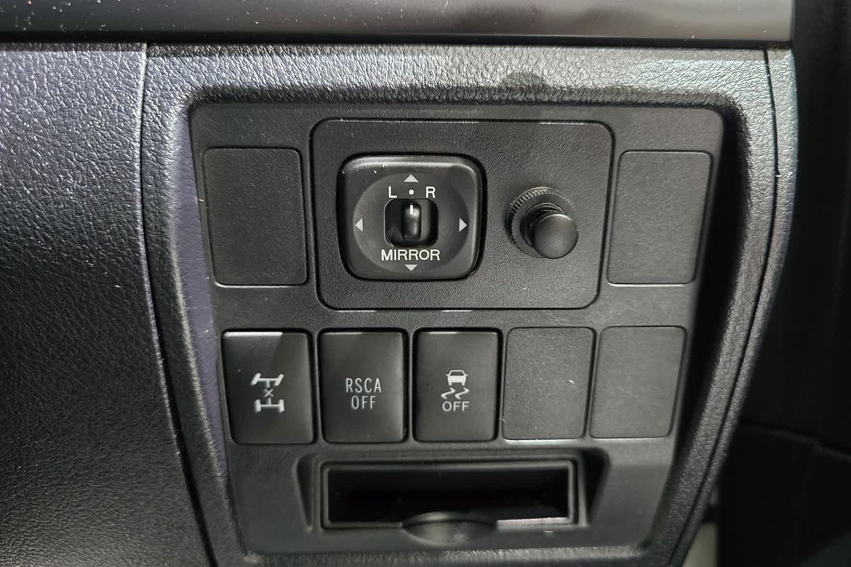 2013 Toyota Landcruiser GXL VDJ200R