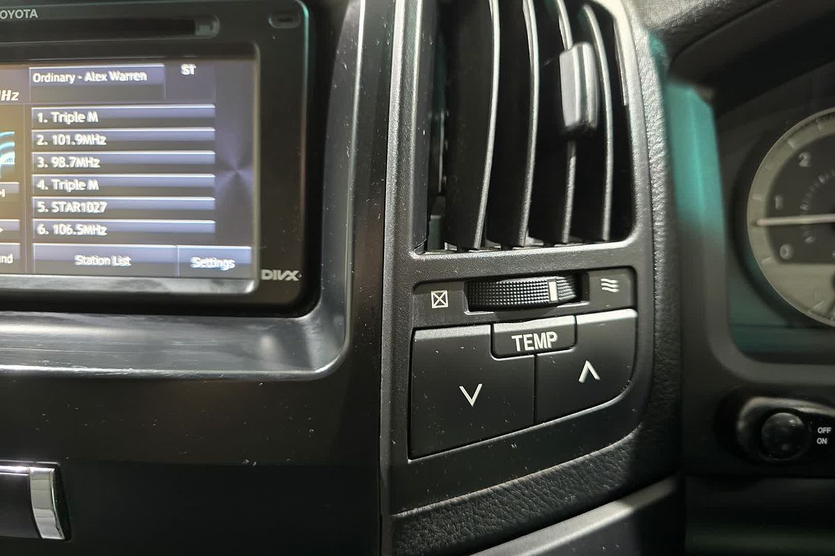 2013 Toyota Landcruiser GXL VDJ200R