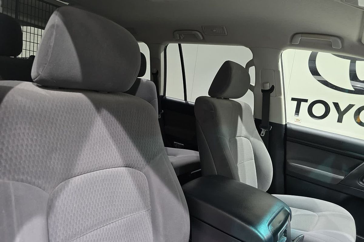 2013 Toyota Landcruiser GXL VDJ200R