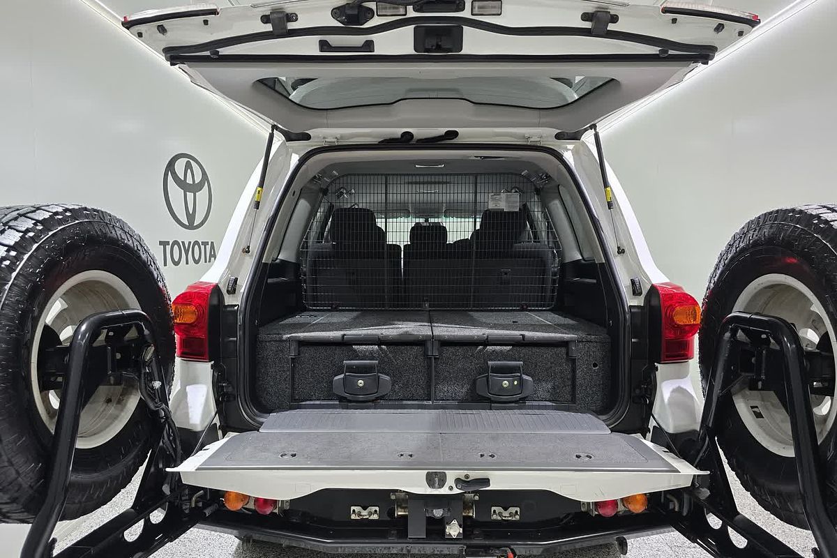 2013 Toyota Landcruiser GXL VDJ200R
