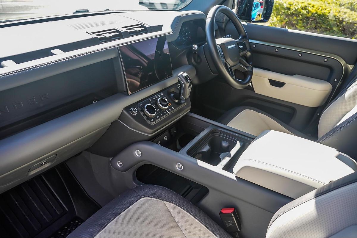 2023 Land Rover Defender 110 D300 X-Dynamic HSE L663