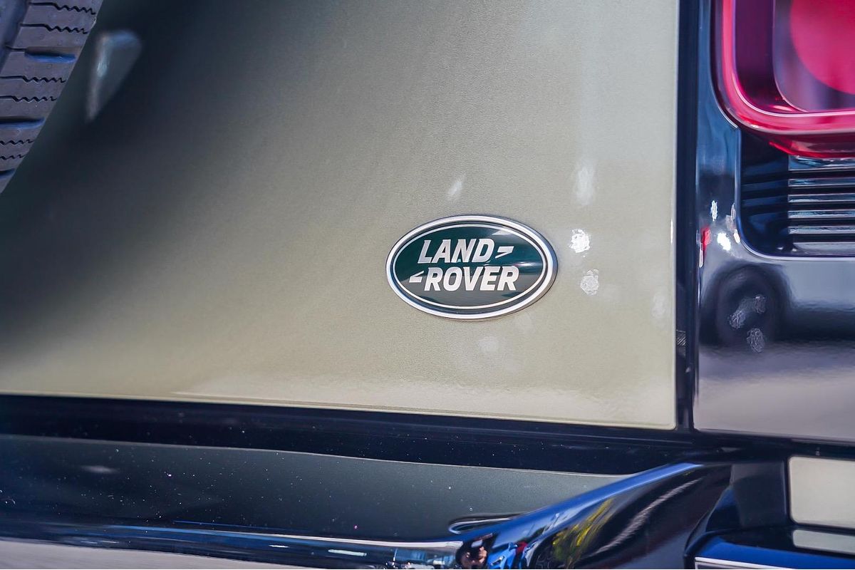2023 Land Rover Defender 110 D300 X-Dynamic HSE L663