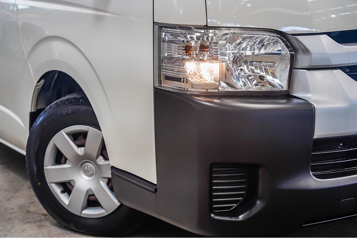 2018 Toyota Hiace Commuter KDH223R