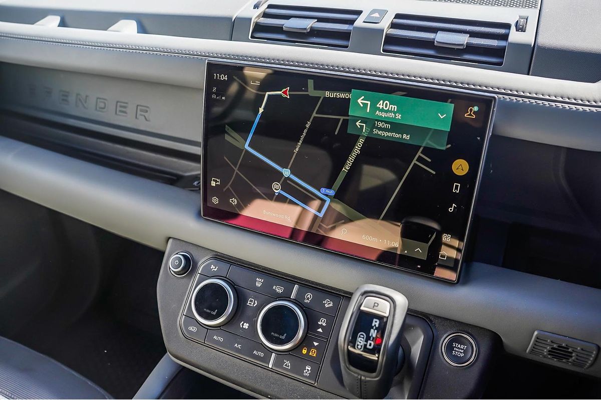 2023 Land Rover Defender 110 D300 X-Dynamic HSE L663