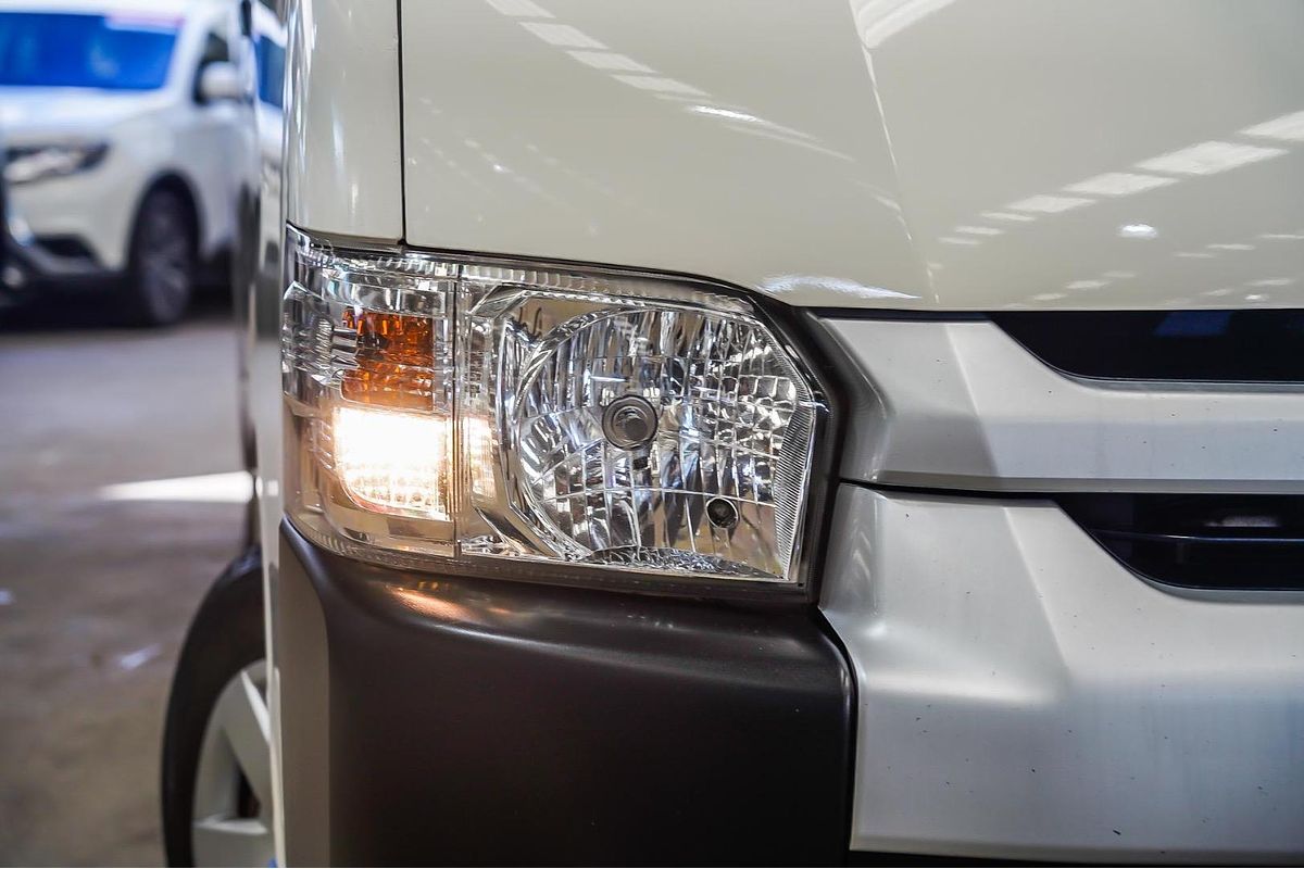2018 Toyota Hiace Commuter KDH223R