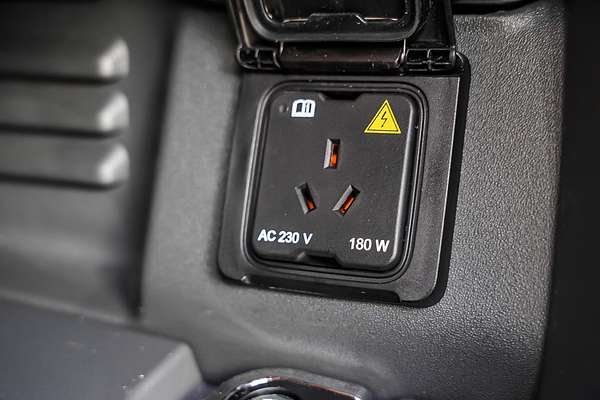 2023 Land Rover Defender 110 D300 X-Dynamic HSE L663