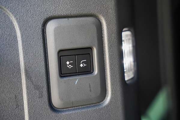 2023 Land Rover Defender 110 D300 X-Dynamic HSE L663