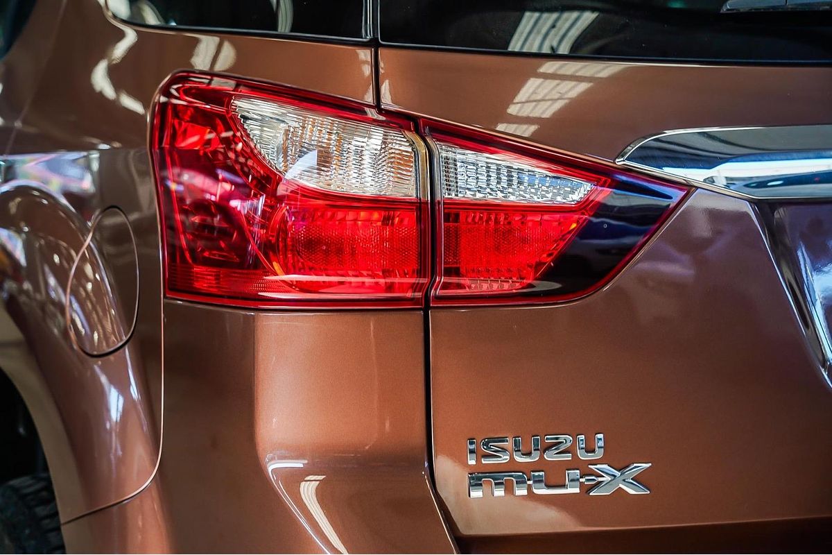 2016 Isuzu MU-X LS-M