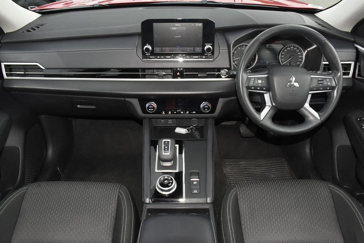 2023 Mitsubishi Outlander ES ZM